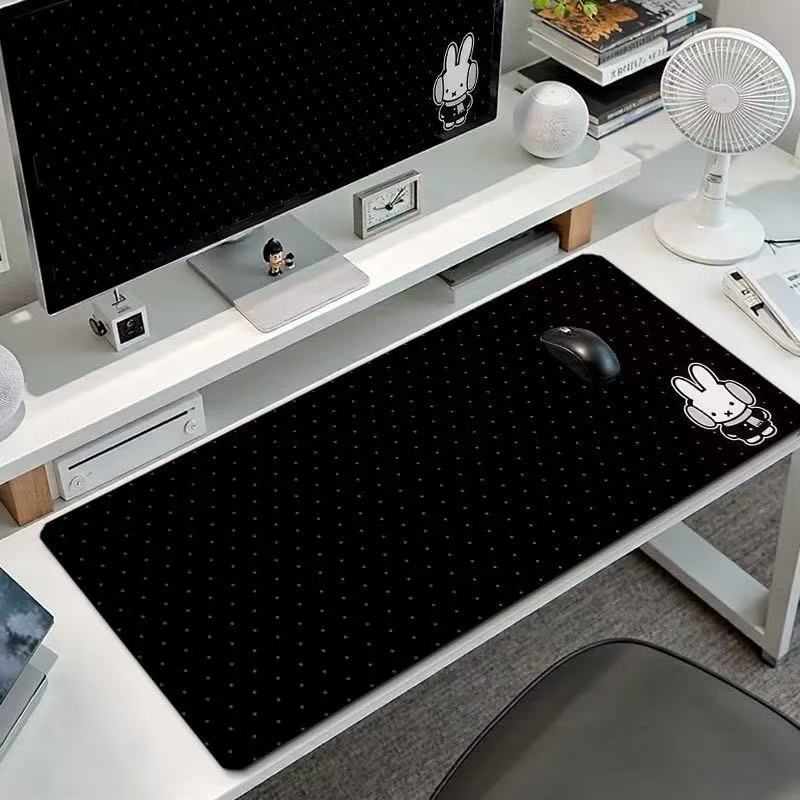 Gaming Accessories Table - かわいいミッフィーうさぎの大型マウスパッド、カワイイバニーヘッドホンゲーミングデスクマット、黒ドット滑り止めラップトップキーボードテーブルパッド、オフィス用