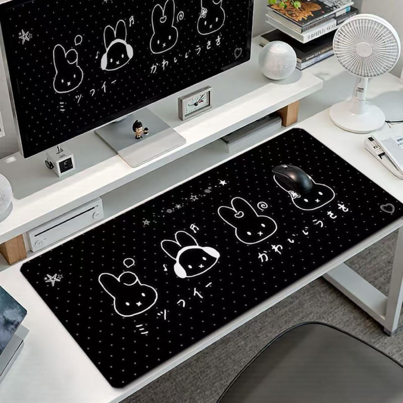 かわいいミッフィーうさぎの大型マウスパッド、カワイイバニーヘ - Gaming Accessories Table のレビューと価格